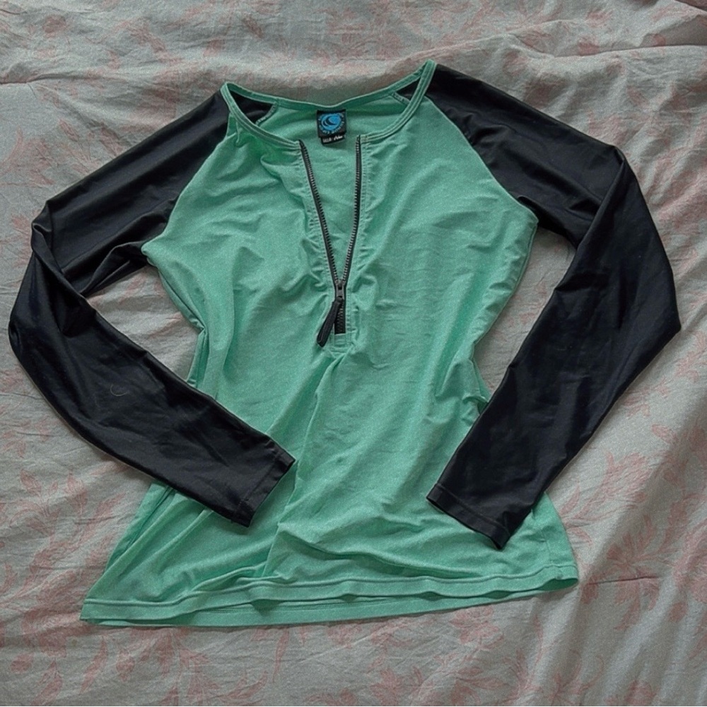 Source Unknown Mint and Black Long Sleeve Muscle Tee